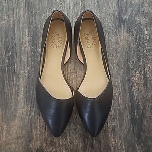 NWOT Naturalizer size 6.5 black leather cutout flats